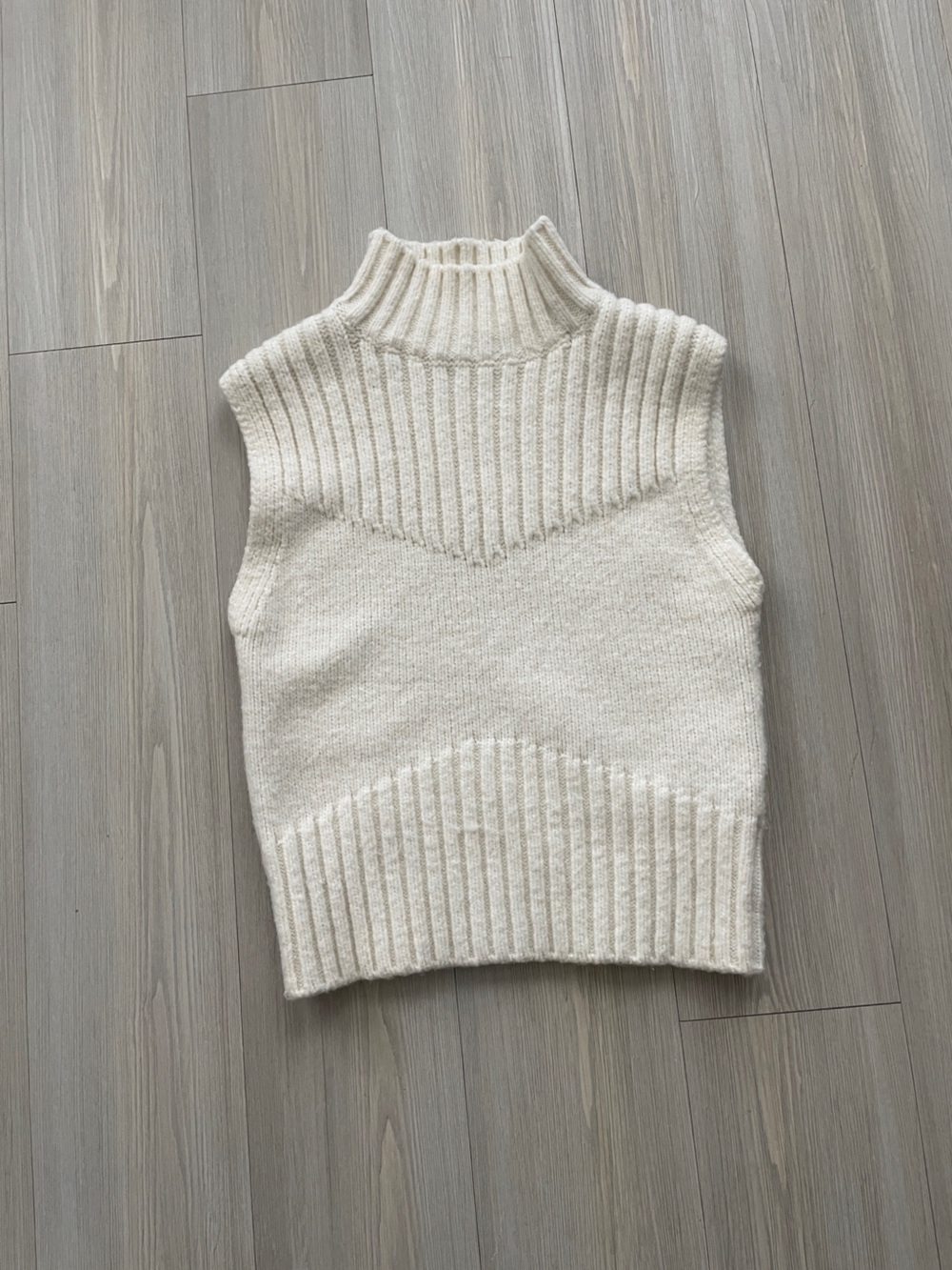 Steve Madden Cream Ribbed Knit Sleeveless Funnel Neck Sweater